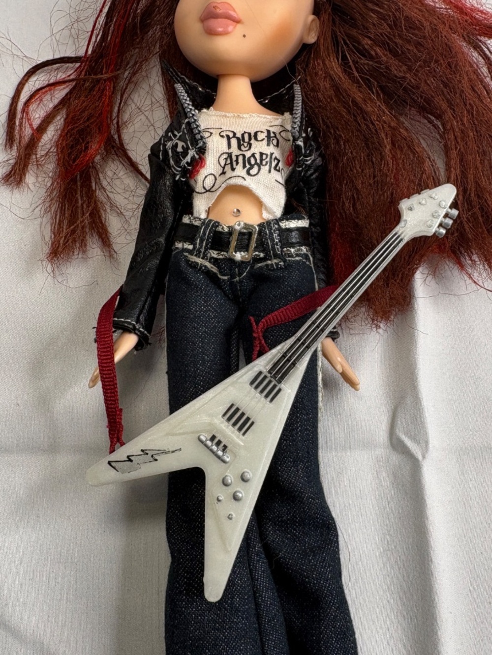 Vtg Bratz Rock Angelz Special Edition Roxxi Doll with Outfit Shoes Hat Guitar - Picture 10 of 11